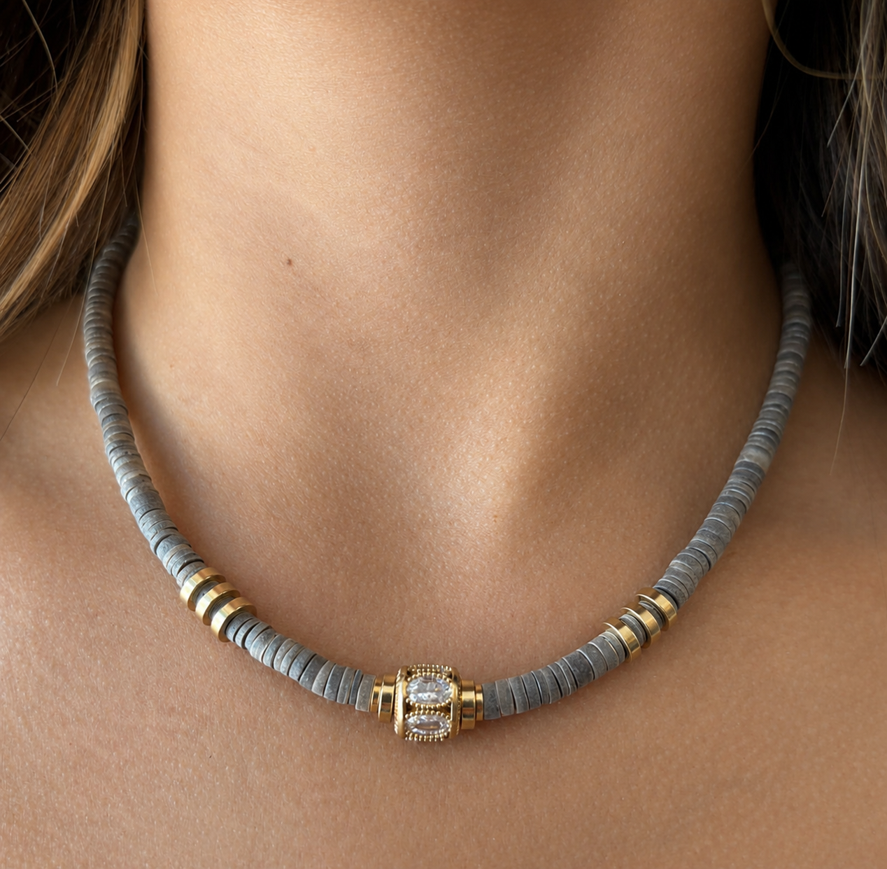 Noa Choker - Grey Shell