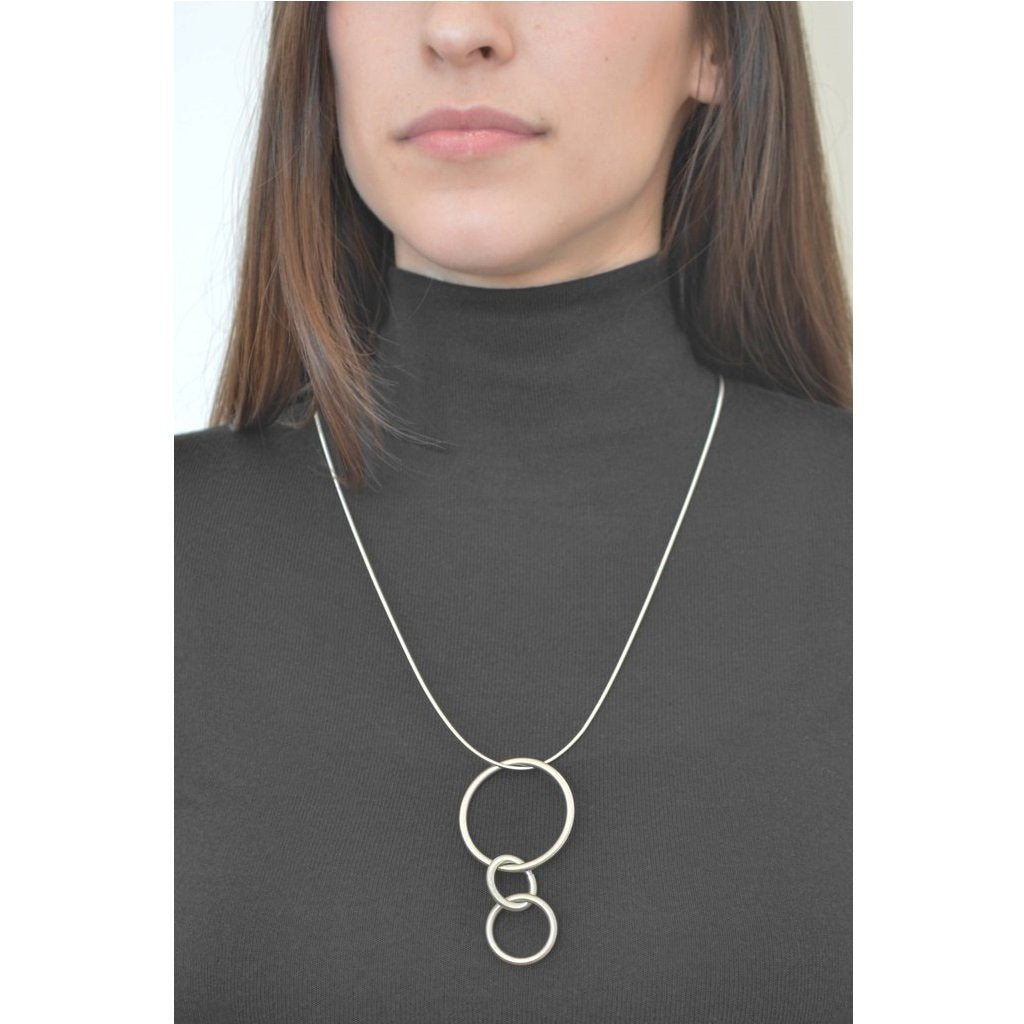 Oh Pendant Necklace