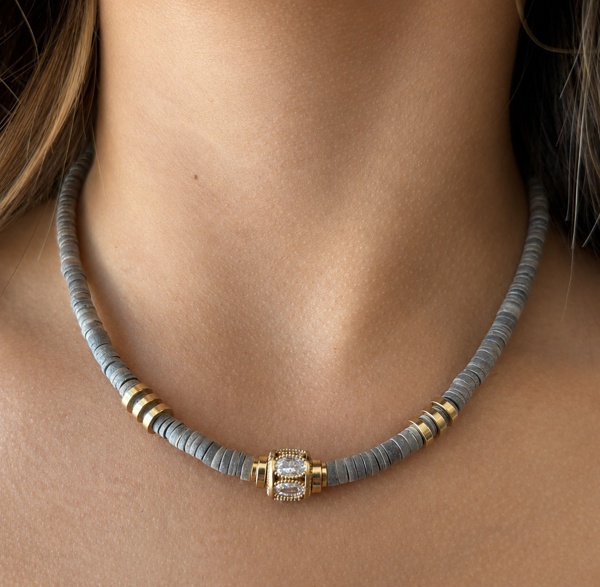 Noa Choker - Grey Shell