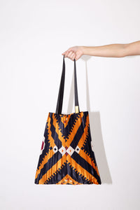 Multitudes Alghero Tote Bag