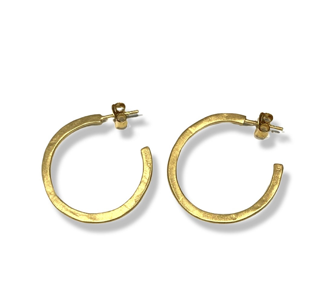 La Cala 'L' Hoop Earrings - Gold